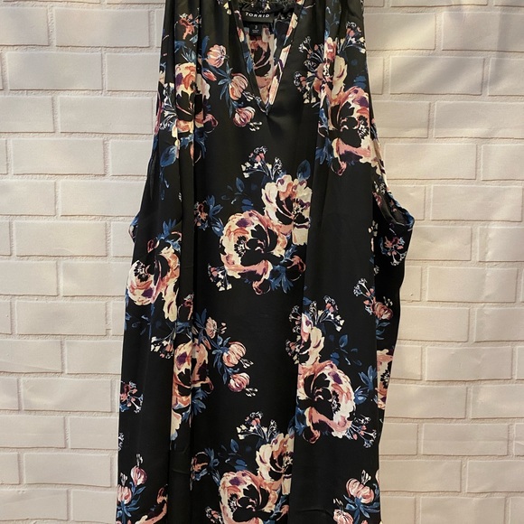 Used torrid floral chiffon halter - Picture 2 of 4